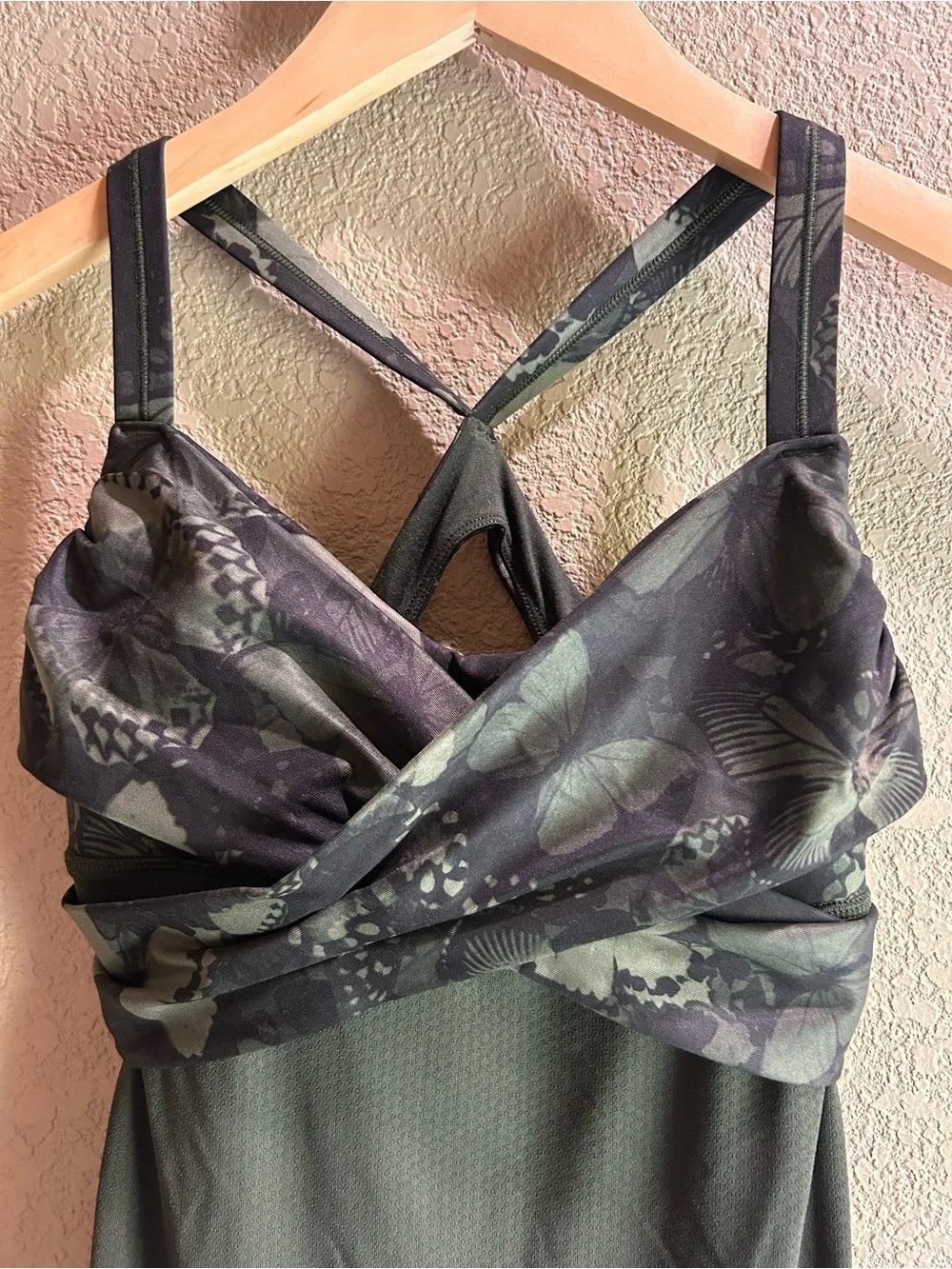 Lululemon Green Butterfly Wrap It Up Tank Top Criss Cross Back 6